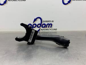 Gebruikte Ruitenwis Schakelaar Volkswagen Bora (1J2) 1.6 16V Prijs € 25,00 Margeregeling aangeboden door Gebr Opdam B.V.