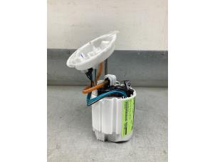 Gebruikte Benzinepomp BMW 2 serie Gran Coupe (F44) 218i 1.5 TwinPower Turbo 12V Prijs € 125,00 Margeregeling aangeboden door Gebr Opdam B.V.