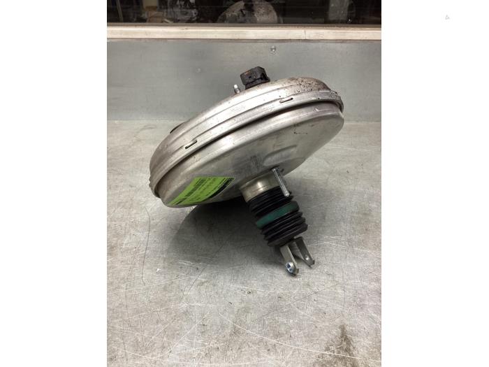 Rembekrachtiger van een Mercedes-Benz A (177.0) 1.3 A-200 Turbo 16V 2019