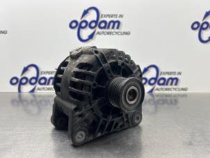 Gebruikte Dynamo Opel Vivaro 2.5 DTI 16V Prijs € 100,00 Margeregeling aangeboden door Gebr Opdam B.V.