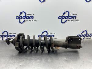 Gebruikte Mac Phersonpoot rechts-voor Opel Vivaro 2.5 DTI 16V Prijs € 50,00 Margeregeling aangeboden door Gebr Opdam B.V.