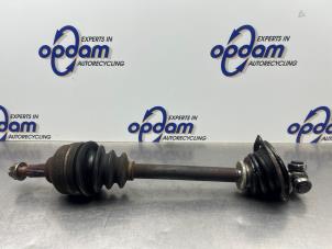 Gebruikte Aandrijfas links-voor Opel Vivaro 2.5 DTI 16V Prijs € 75,00 Margeregeling aangeboden door Gebr Opdam B.V.