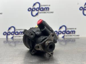 Gebruikte Pomp Servo Opel Vivaro 2.5 DTI 16V Prijs € 50,00 Margeregeling aangeboden door Gebr Opdam B.V.