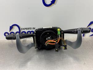 Gebruikte Licht + Raw Schakelaar Citroen C2 (JM) 1.6 16V VTR Prijs € 125,00 Margeregeling aangeboden door Gebr Opdam B.V.