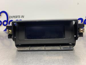Gebruikte Display Interieur Opel Vivaro 2.5 DTI 16V Prijs € 35,00 Margeregeling aangeboden door Gebr Opdam B.V.