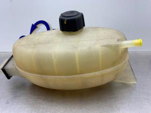 Gebruikte Expansievat Opel Vivaro 2.5 DTI 16V Prijs € 35,00 Margeregeling aangeboden door Gebr Opdam B.V.