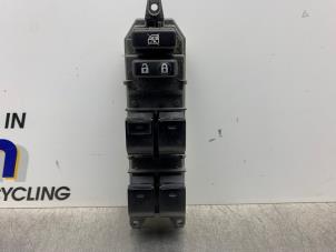 Gebruikte Elektrisch Raam Schakelaar Toyota Auris Touring Sports (E18) 1.2 T 16V Prijs € 45,00 Margeregeling aangeboden door Gebr Opdam B.V.