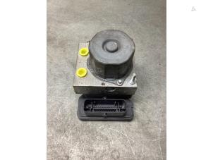 Gebruikte ABS Pomp Smart Forfour (453) 1.0 12V Prijs € 100,00 Margeregeling aangeboden door Gebr Opdam B.V.