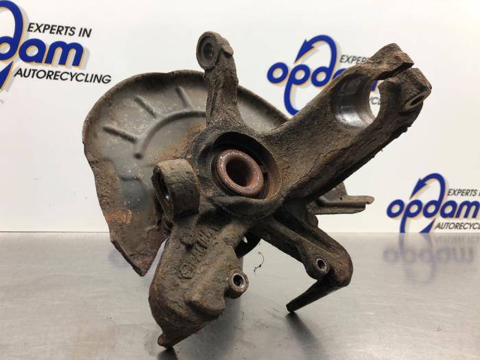 Fusee links-voor van een Audi A1 (8X1/8XK) 1.2 TFSI 2011