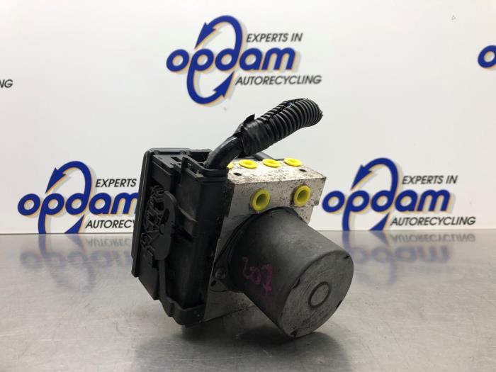 Gebruikte ABS Pomp Ford Transit 2.2 TDCi 16V Prijs € 100,00 Margeregeling aangeboden door Gebr Opdam B.V.