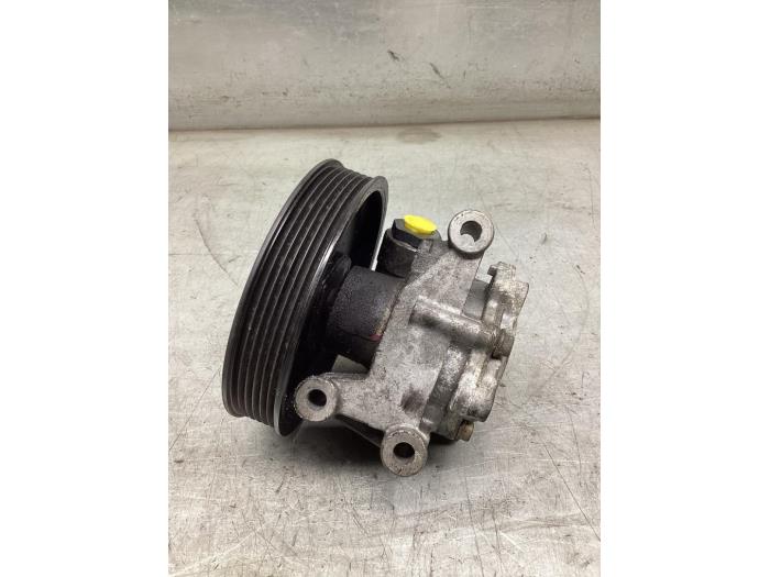 Gebruikte Servopomp Mercedes C (W203) 2.2 C-220 CDI 16V Prijs € 75,00 Margeregeling aangeboden door Gebr Opdam B.V.