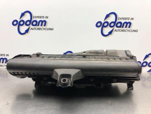 Gebruikte Luchtfilterhuis Peugeot 308 SW (4E/H) 1.6 VTI 16V Prijs € 50,00 Margeregeling aangeboden door Gebr Opdam B.V.