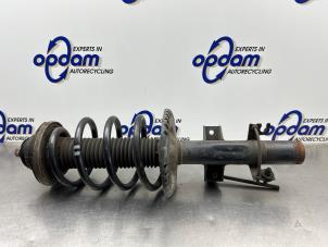 Gebruikte Mac Phersonpoot rechts-voor Volkswagen Transporter T5 1.9 TDi Prijs € 50,00 Margeregeling aangeboden door Gebr Opdam B.V.