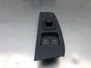 Gebruikte Ruit schakelaar elektrisch Volkswagen Fox (5Z) 1.2 Prijs € 50,00 Margeregeling aangeboden door Gebr Opdam B.V.