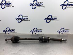 Gebruikte Homokineetas rechts-voor Renault Clio III Estate/Grandtour (KR) 1.2 16V TCE 100 Prijs € 30,00 Margeregeling aangeboden door Gebr Opdam B.V.