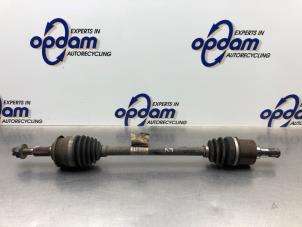 Gebruikte Aandrijfas links-voor Suzuki Swift (ZA/ZC/ZD1/2/3/9) 1.3 VVT 16V Prijs € 50,00 Margeregeling aangeboden door Gebr Opdam B.V.