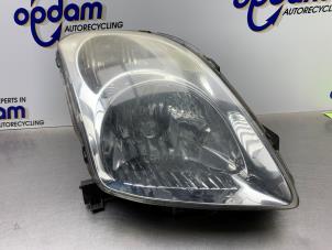 Gebruikte Koplamp rechts Suzuki Swift (ZA/ZC/ZD1/2/3/9) 1.3 VVT 16V Prijs € 60,00 Margeregeling aangeboden door Gebr Opdam B.V.