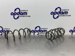 Gebruikte Schroefveer achter Opel Agila (B) 1.0 12V Prijs € 35,00 Margeregeling aangeboden door Gebr Opdam B.V.