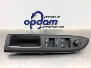 Gebruikte Ruit schakelaar elektrisch Volkswagen Golf Plus (5M1/1KP) 1.4 TSI 122 16V Prijs € 60,00 Margeregeling aangeboden door Gebr Opdam B.V.