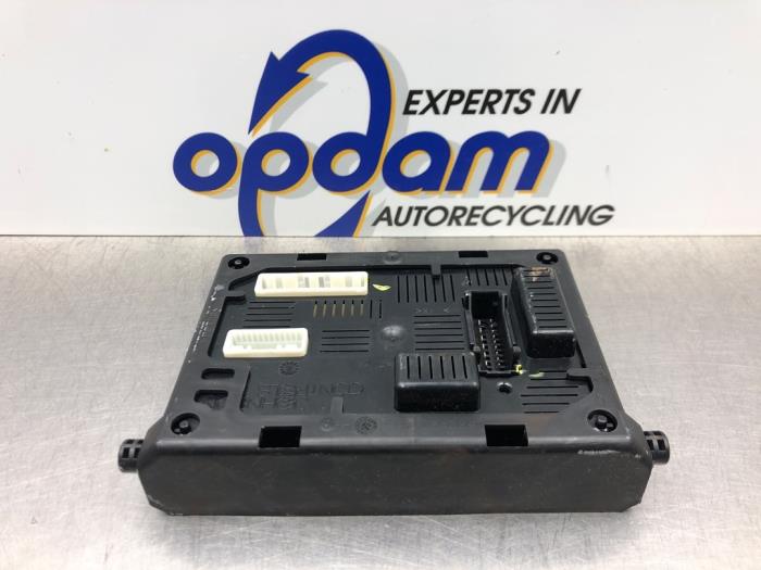 Gebruikte Bodycontrol Module Renault Modus/Grand Modus (JP) 1.6 16V Prijs € 75,00 Margeregeling aangeboden door Gebr Opdam B.V.