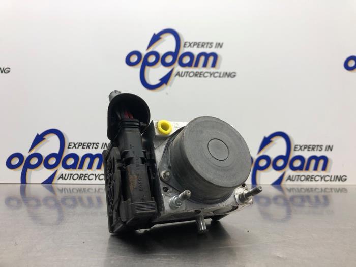 Gebruikte ABS Pomp Renault Modus/Grand Modus (JP) 1.6 16V Prijs € 125,00 Margeregeling aangeboden door Gebr Opdam B.V.