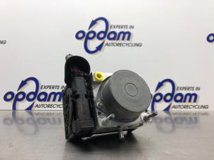 Gebruikte ABS Pomp Renault Modus/Grand Modus (JP) 1.6 16V Prijs € 125,00 Margeregeling aangeboden door Gebr Opdam B.V.