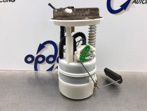 Gebruikte Benzinepomp Renault Modus/Grand Modus (JP) 1.6 16V Prijs € 50,00 Margeregeling aangeboden door Gebr Opdam B.V.