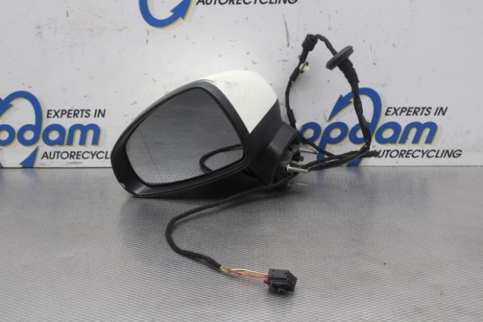 Buitenspiegel links van een Audi A1 2012