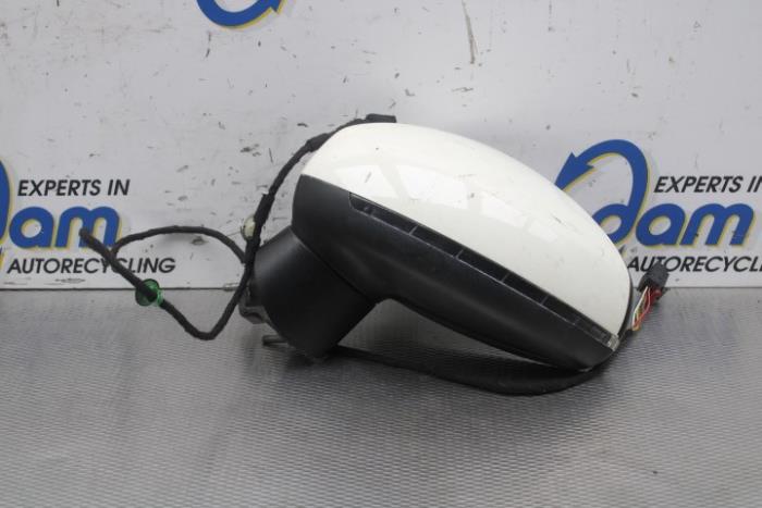 Buitenspiegel links van een Audi A1 2012