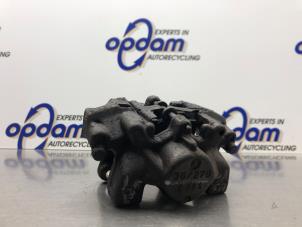 Gebruikte Remklauw (Tang) rechts-achter Mercedes CLK (C209) 1.8 200 K 16V Prijs € 50,00 Margeregeling aangeboden door Gebr Opdam B.V.