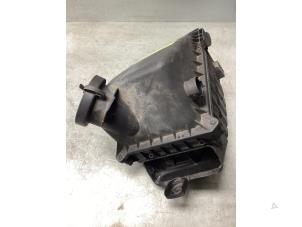 Gebruikte Luchtfilterhuis Audi A4 Cabriolet (B6) 3.0 V6 30V Prijs € 20,00 Margeregeling aangeboden door Gebr Opdam B.V.