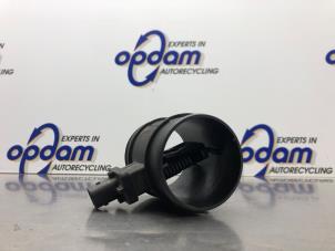 Gebruikte Luchtmassameter Opel Corsa D 1.3 CDTi 16V ecoFLEX Prijs € 30,00 Margeregeling aangeboden door Gebr Opdam B.V.