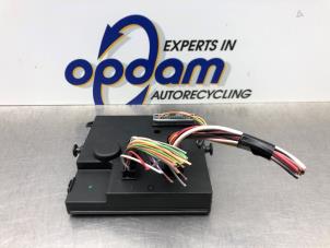 Gebruikte Module Bodycontrol Renault Twingo II (CN) 1.2 16V Prijs € 100,00 Margeregeling aangeboden door Gebr Opdam B.V.