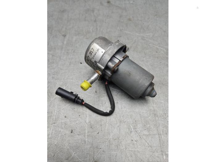 Gebruikte Vacuumpomp Rembekrachtiging Audi A4 Cabriolet (B6) 3.0 V6 30V Prijs € 75,00 Margeregeling aangeboden door Gebr Opdam B.V.