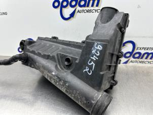 Gebruikte Luchtfilterhuis Volkswagen Caddy III (2KA,2KH,2CA,2CH) 1.9 TDI Prijs € 50,00 Margeregeling aangeboden door Gebr Opdam B.V.