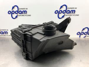 Gebruikte Luchtfilterhuis Volkswagen Transporter T5 1.9 TDi Prijs € 60,00 Margeregeling aangeboden door Gebr Opdam B.V.