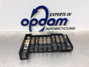 Gebruikte Zekeringkast Volkswagen Transporter T5 1.9 TDi Prijs € 40,00 Margeregeling aangeboden door Gebr Opdam B.V.