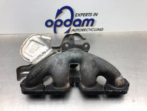 Gebruikte Uitlaatspruitstuk Renault Clio III Estate/Grandtour (KR) 1.2 16V TCE 100 Prijs € 60,00 Margeregeling aangeboden door Gebr Opdam B.V.