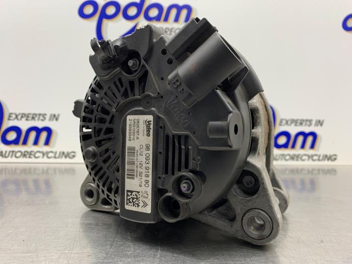 Dynamo van een Opel Crossland (X) 1.2 Turbo 12V 2019