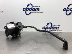 Gebruikte Carterventilatie Ford Fiesta 7 1.0 EcoBoost 12V Prijs € 25,00 Margeregeling aangeboden door Gebr Opdam B.V.