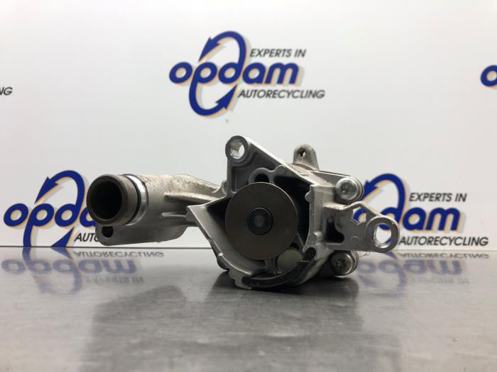 Gebruikte Waterpomp Ford Fiesta 7 1.0 EcoBoost 12V Prijs € 75,00 Margeregeling aangeboden door Gebr Opdam B.V.