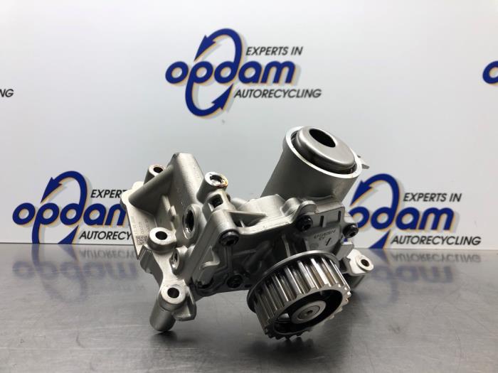 Gebruikte Oliepomp Ford Fiesta 7 1.0 EcoBoost 12V Prijs € 100,00 Margeregeling aangeboden door Gebr Opdam B.V.