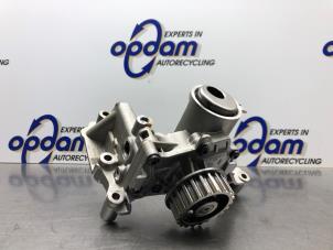 Gebruikte Oliepomp Ford Fiesta 7 1.0 EcoBoost 12V Prijs € 100,00 Margeregeling aangeboden door Gebr Opdam B.V.