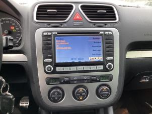 Gebruikte Display Multi Media regelunit Volkswagen Eos (1F7/F8) 2.0 TFSI 16V Prijs € 100,00 Margeregeling aangeboden door Gebr Opdam B.V.