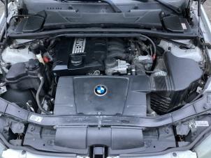 Gebruikte Luchtfilterhuis BMW 3 serie (E90) 320i 16V Prijs € 75,00 Margeregeling aangeboden door Gebr Opdam B.V.