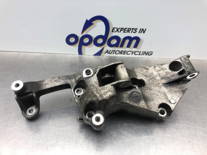 Gebruikte Dynamosteun onder Citroen C4 Cactus (0B/0P) 1.2 PureTech 110 12V Prijs € 35,00 Margeregeling aangeboden door Gebr Opdam B.V.