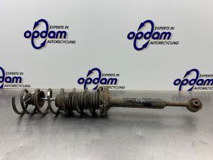 Gebruikte Schokdemperpoot links-achter Mazda Demio (DW) 1.3 16V Prijs € 40,00 Margeregeling aangeboden door Gebr Opdam B.V.