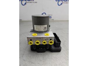 Gebruikte ABS Pomp Mercedes A Limousine (177.1) 1.3 A-180 Turbo Prijs € 225,00 Margeregeling aangeboden door Gebr Opdam B.V.