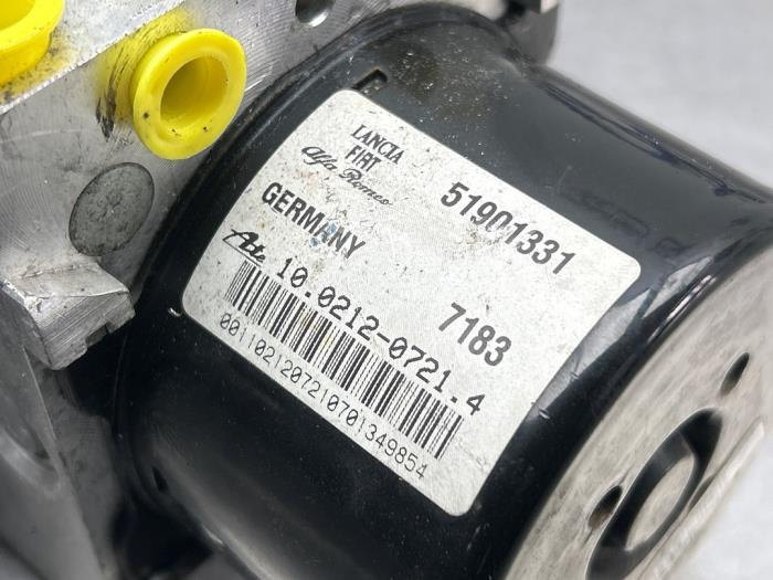 ABS Pomp van een Alfa Romeo Giulietta (940) 1.4 TB 16V 2011