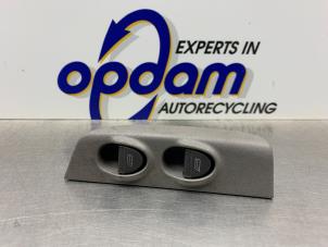 Gebruikte Ruit schakelaar elektrisch Fiat Multipla (186) 1.6 16V 100 SX,ELX Prijs € 35,00 Margeregeling aangeboden door Gebr Opdam B.V.